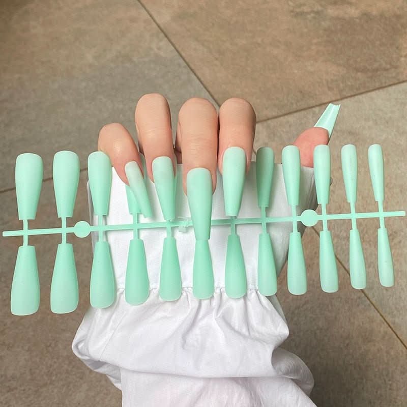 CHICNAILS – Matte Press-On Nägel für stilvolle Looks ohne Aufwand - sellene.de