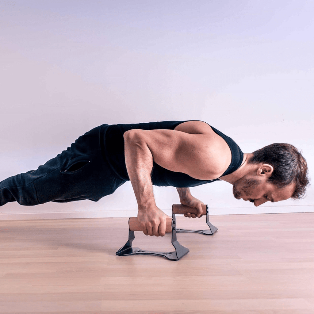 PowerGrip – Ergonomische Holzparalletten für sicheres Liegestütztraining - sellene.de