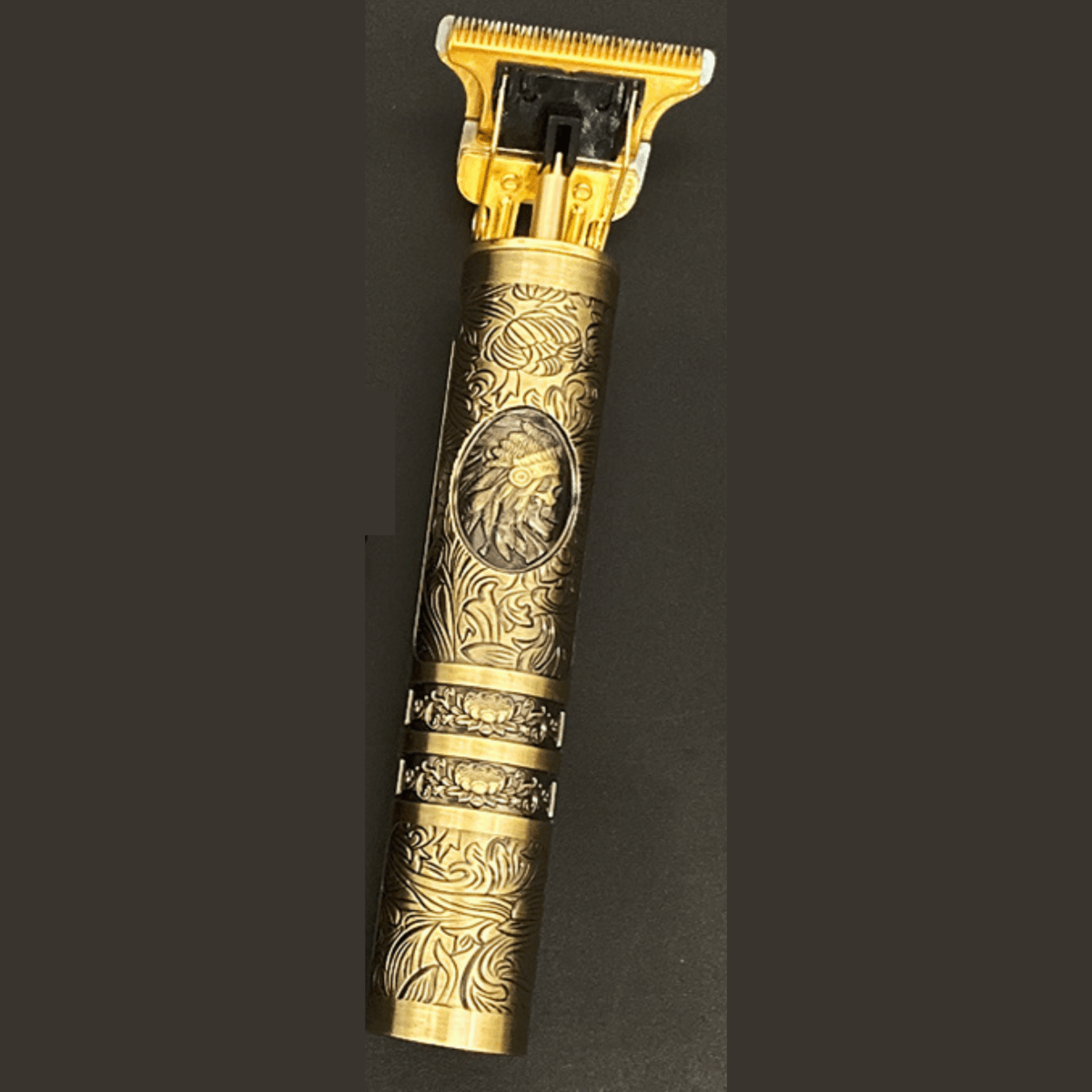 Skulltrim – Vintage Barttrimmer für präzises & kabelloses Styling - sellene.de