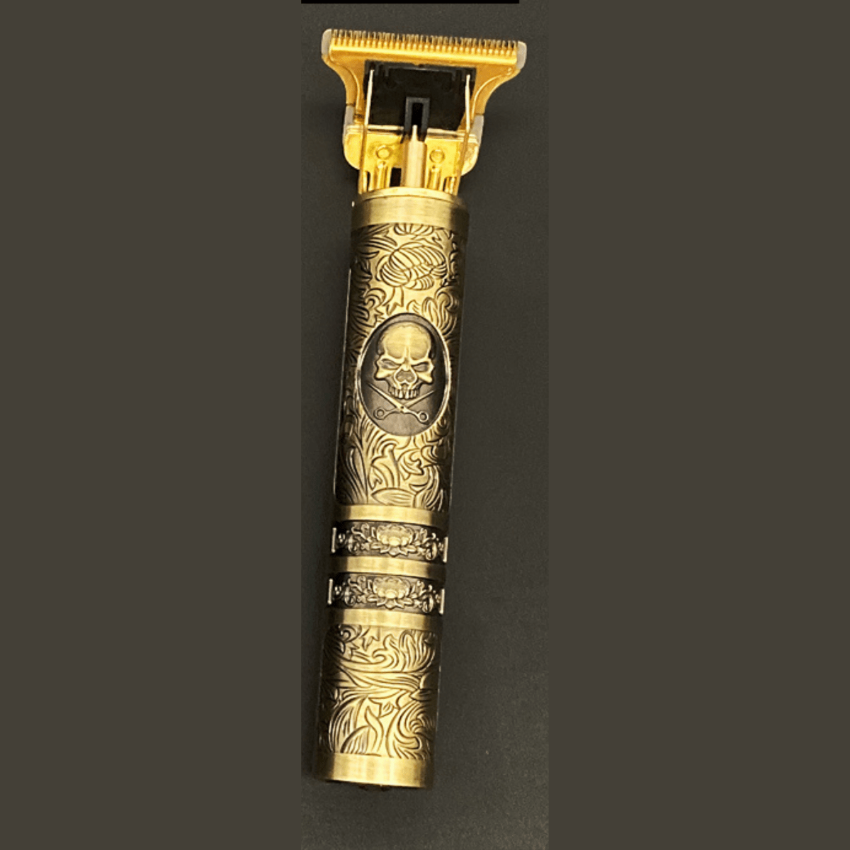 Skulltrim – Vintage Barttrimmer für präzises & kabelloses Styling - sellene.de